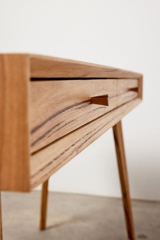 Aurelia Desk